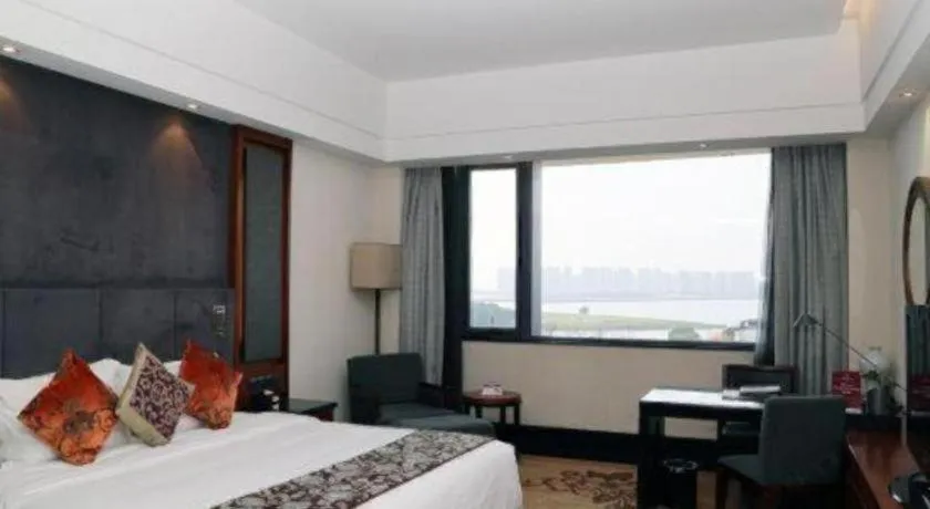 Bed in Worldhotel Grand Dushulake Suzhou