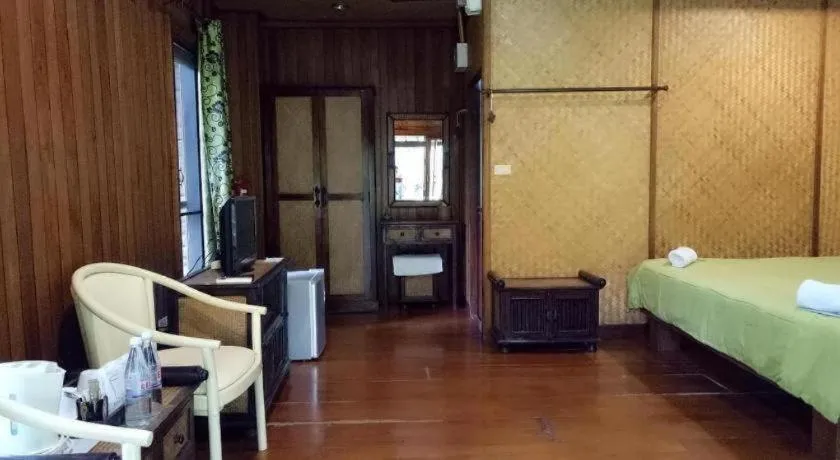 Bed in Indie House @ Maerim