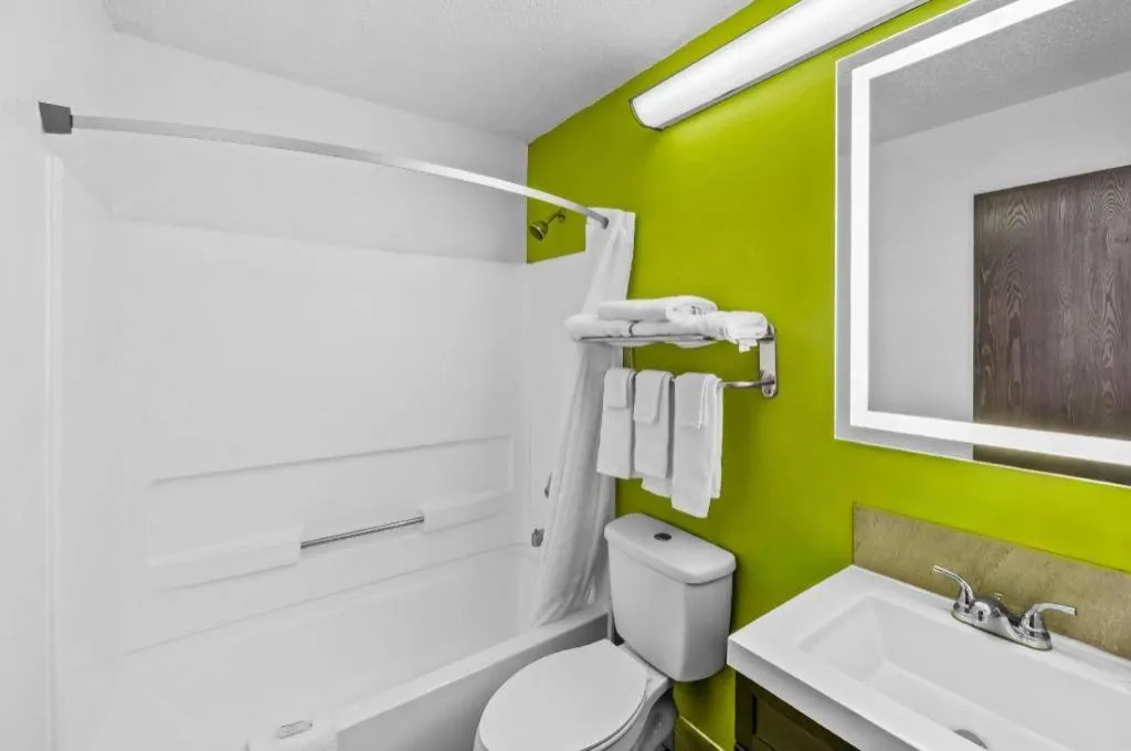 Super 8 By Wyndham Franklin