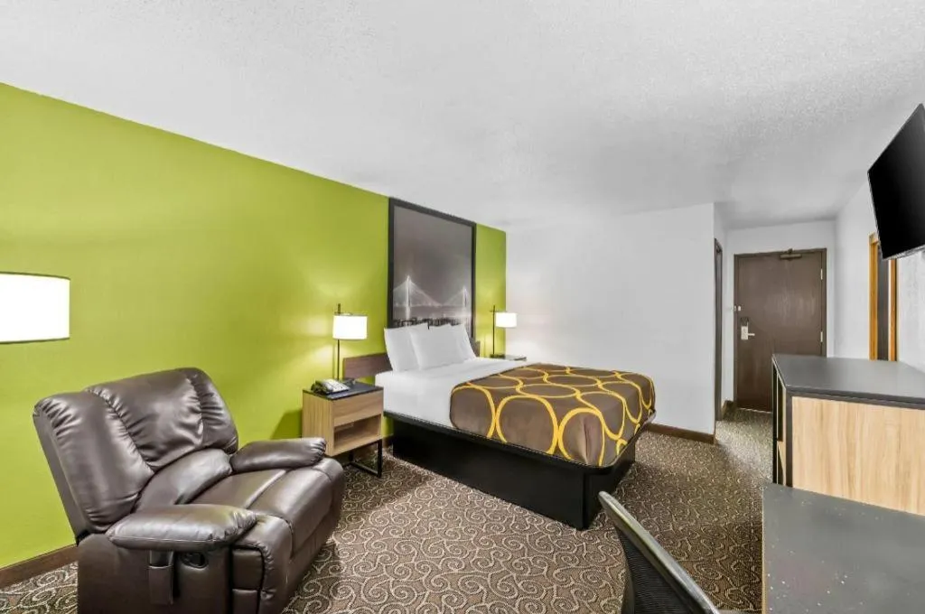 Bed in Super 8 By Wyndham Franklin