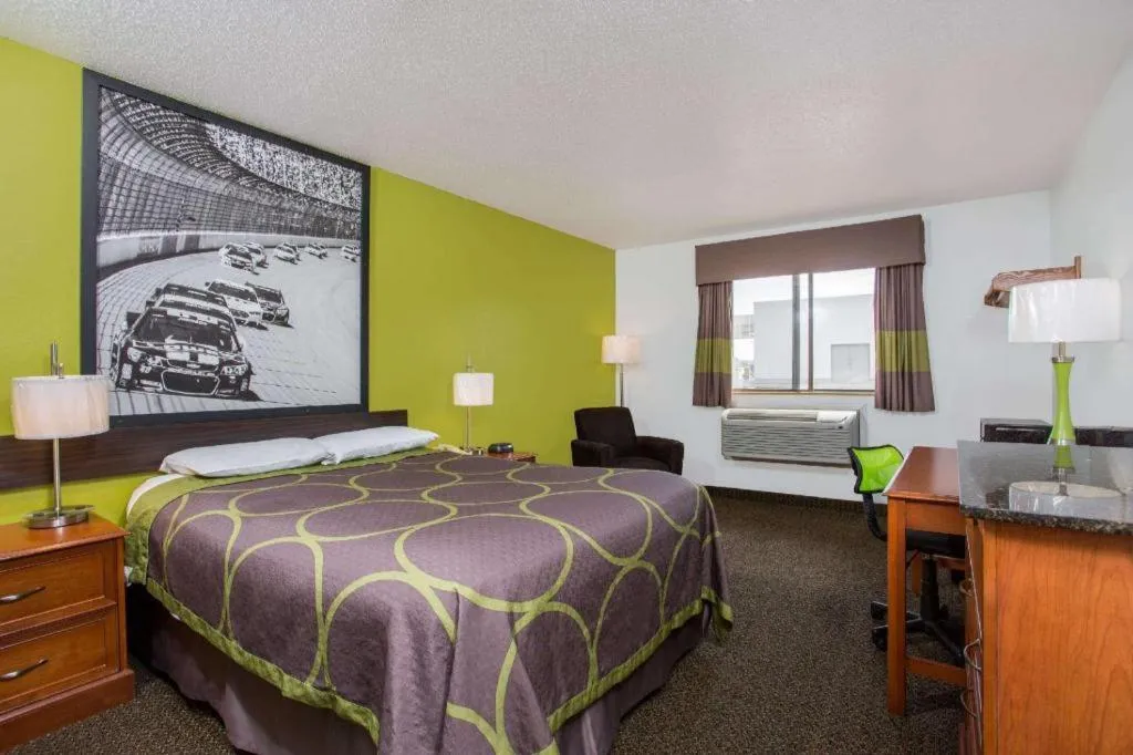 Bed in Super 8 By Wyndham Franklin