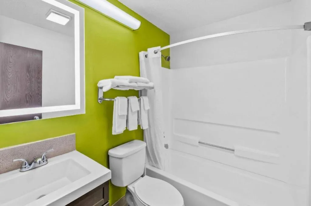 Super 8 By Wyndham Franklin