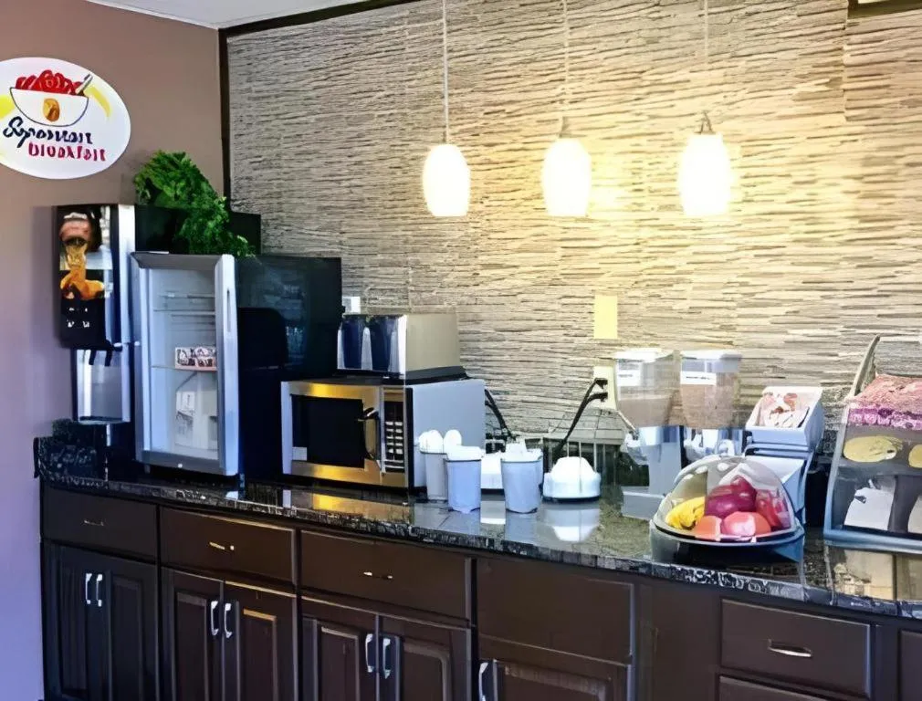 Super 8 By Wyndham Franklin