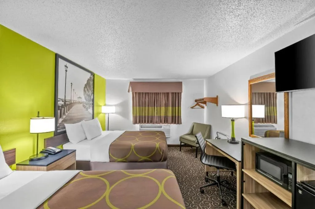 Bed in Super 8 By Wyndham Franklin