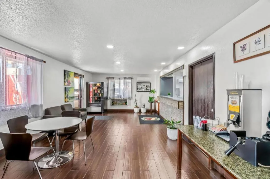 Super 8 By Wyndham Franklin