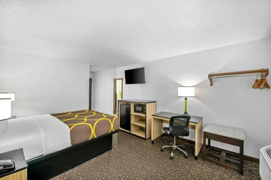 Bed in Super 8 By Wyndham Franklin