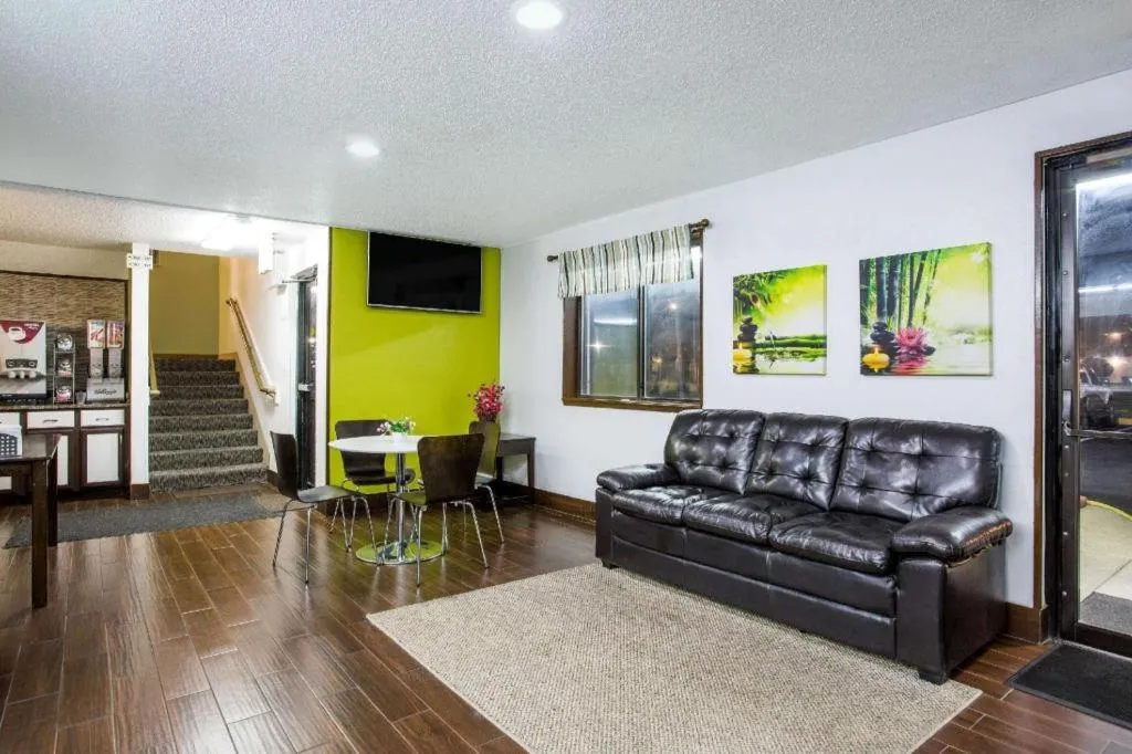 Super 8 By Wyndham Franklin