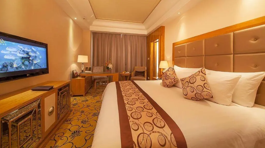 Bed in New Century Grand Hotel Xinxiang