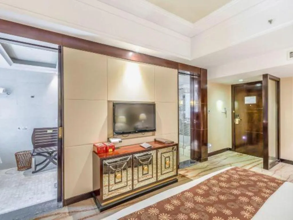 Bed in New Century Grand Hotel Xinxiang