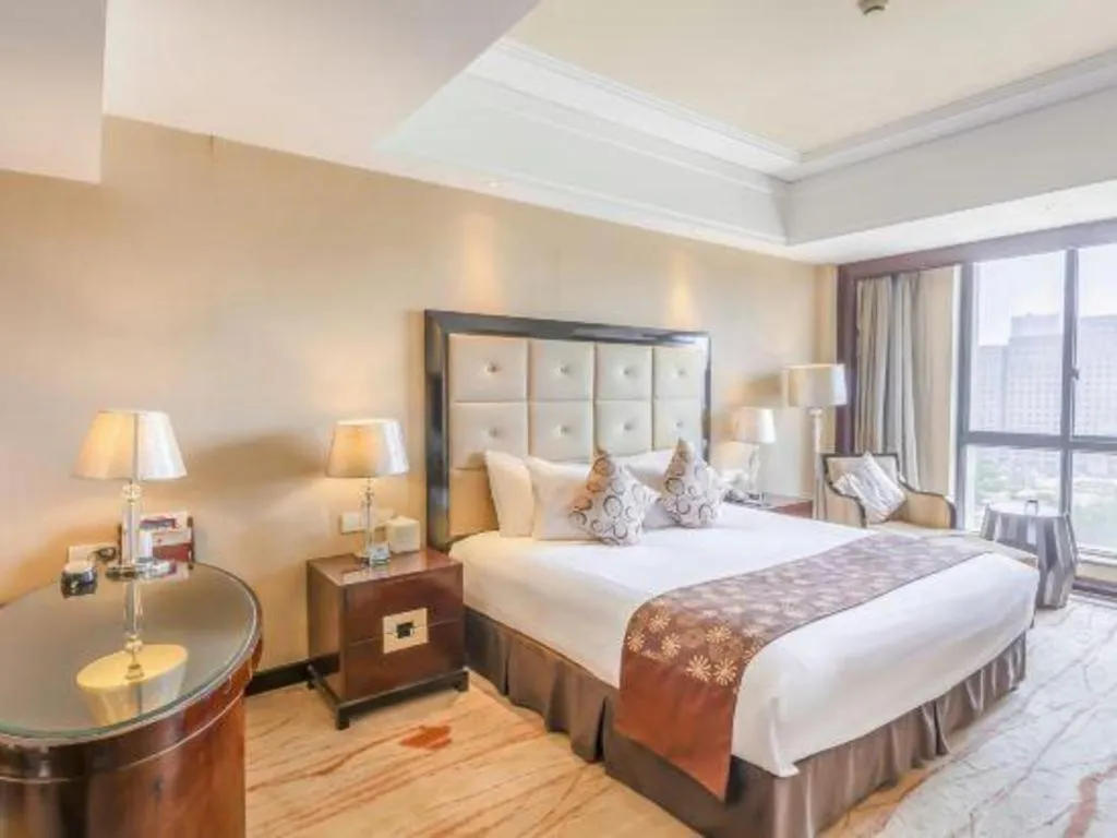 Bed in New Century Grand Hotel Xinxiang