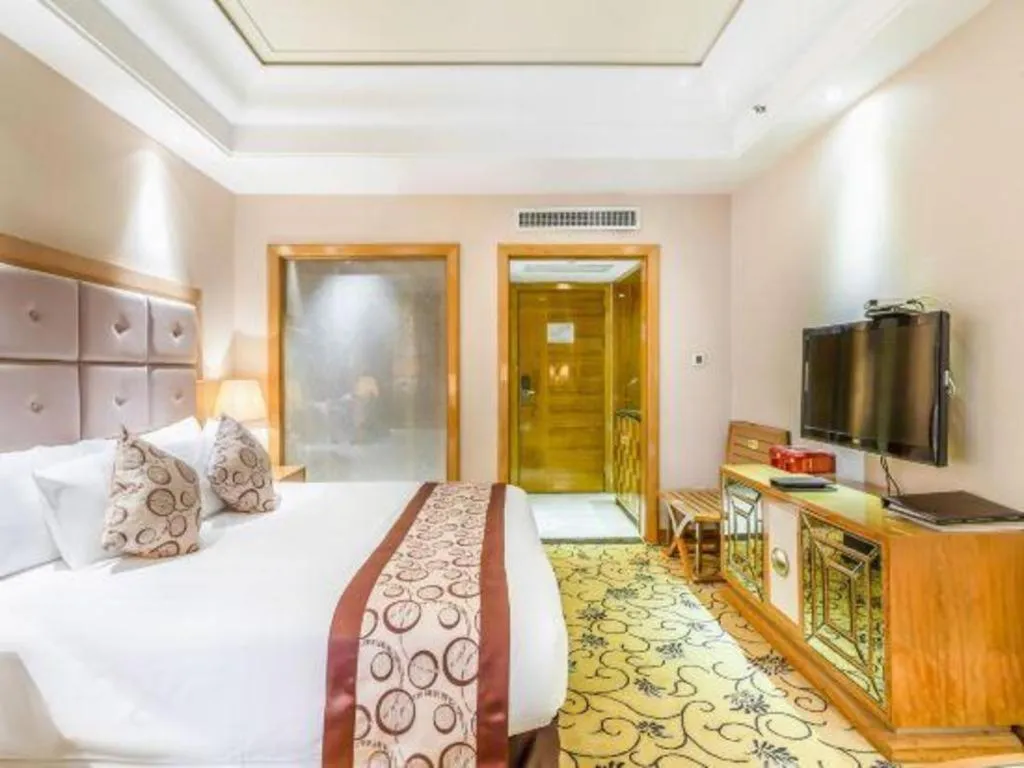 Bed in New Century Grand Hotel Xinxiang