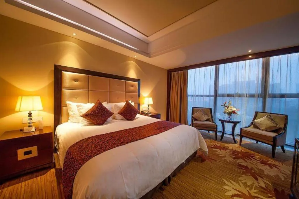 Bed in New Century Grand Hotel Xinxiang