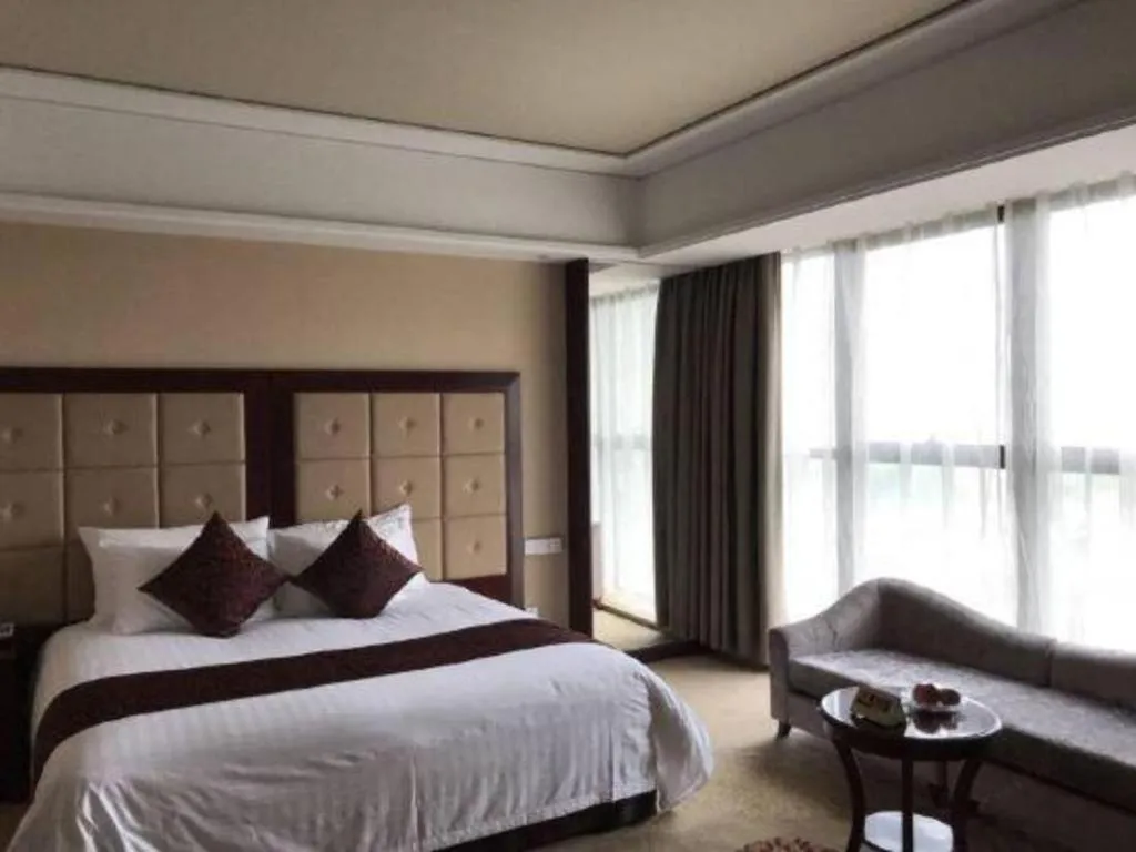 Bed in New Century Grand Hotel Xinxiang