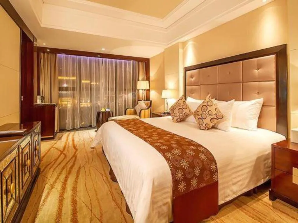 Bed in New Century Grand Hotel Xinxiang