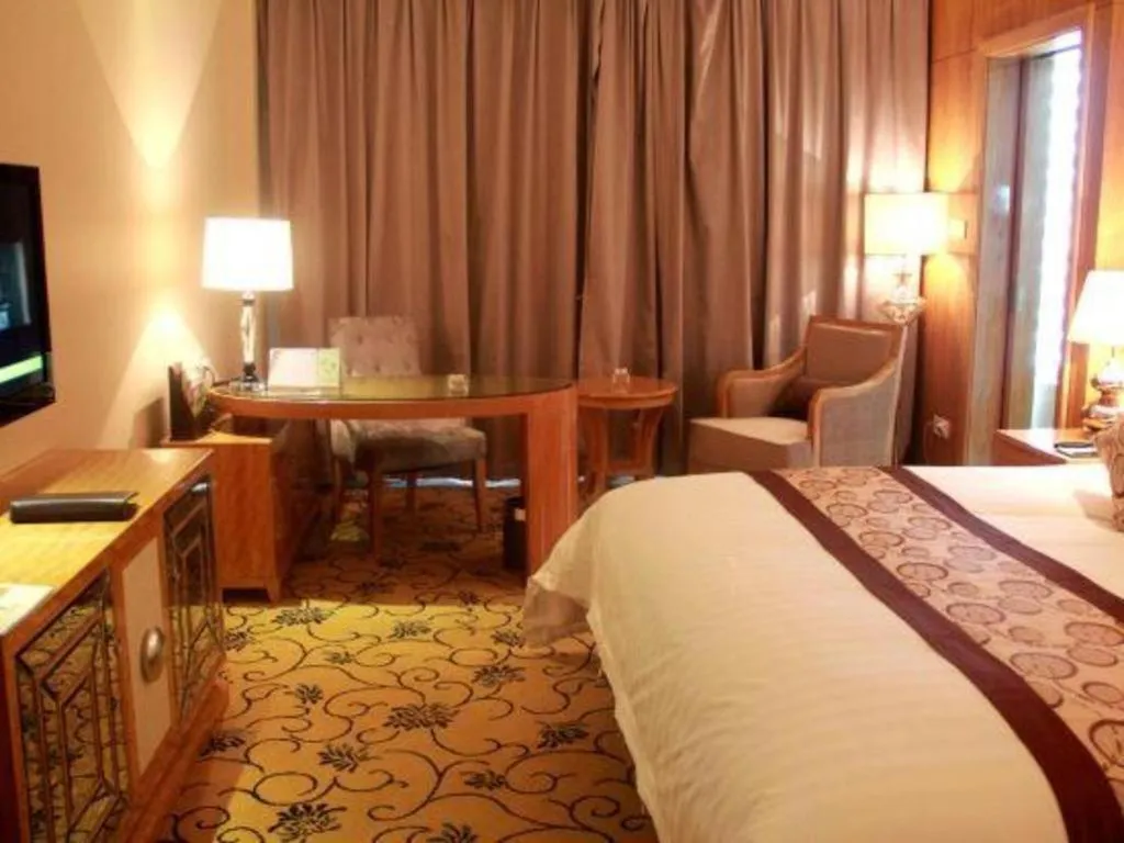 Bed in New Century Grand Hotel Xinxiang