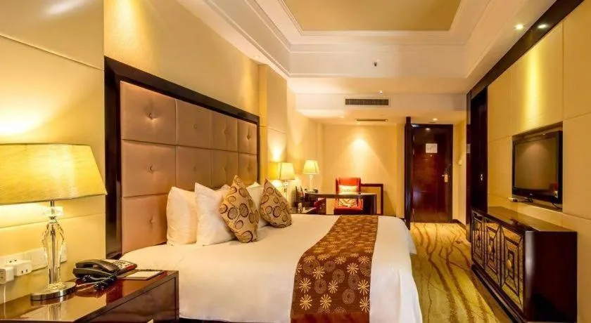 Bed in New Century Grand Hotel Xinxiang