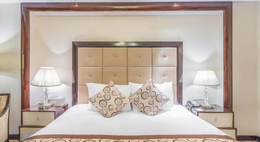 Bed in New Century Grand Hotel Xinxiang