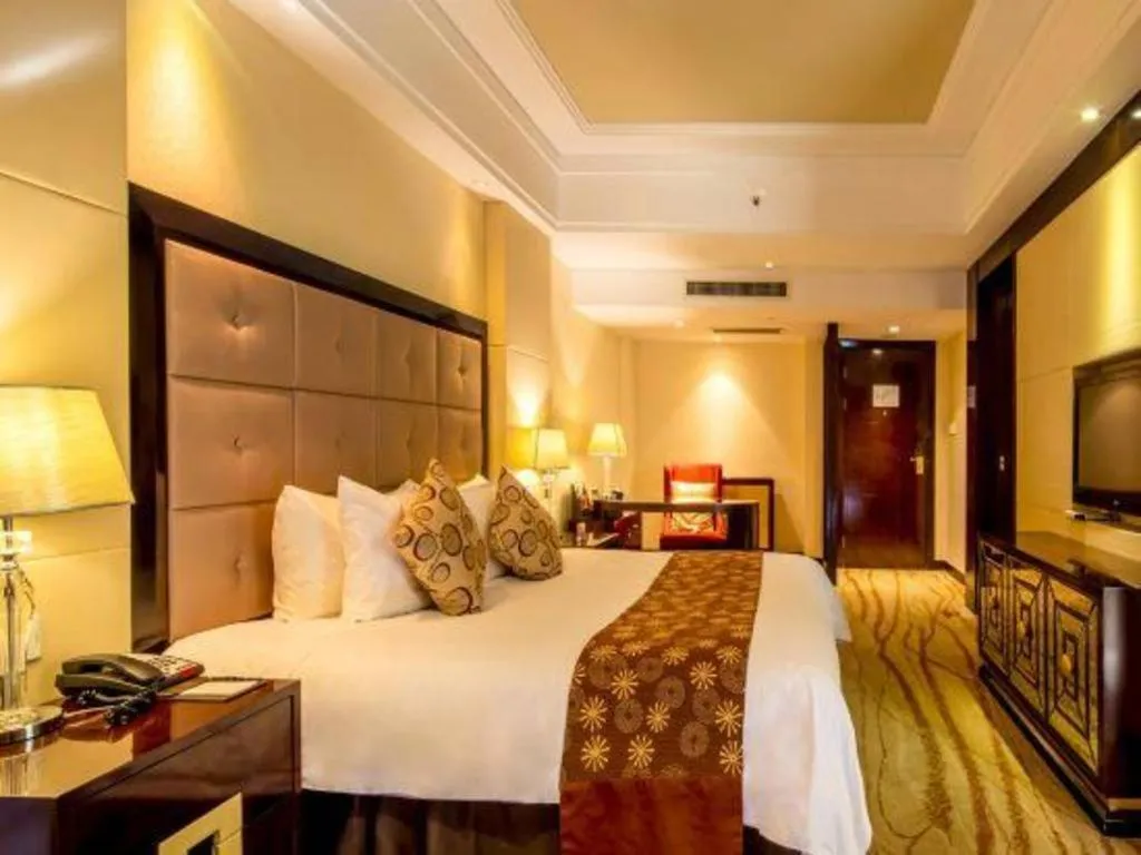 Bed in New Century Grand Hotel Xinxiang