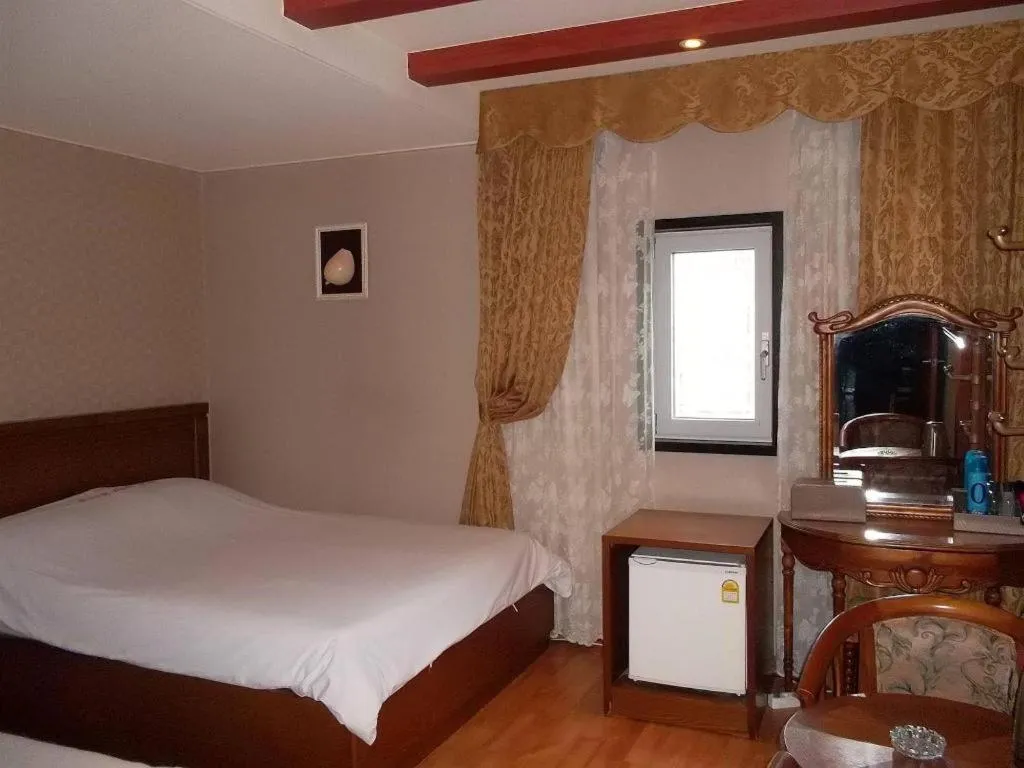 Bed in Monaco Hotel Jeju