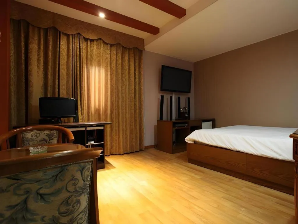 Bed in Monaco Hotel Jeju