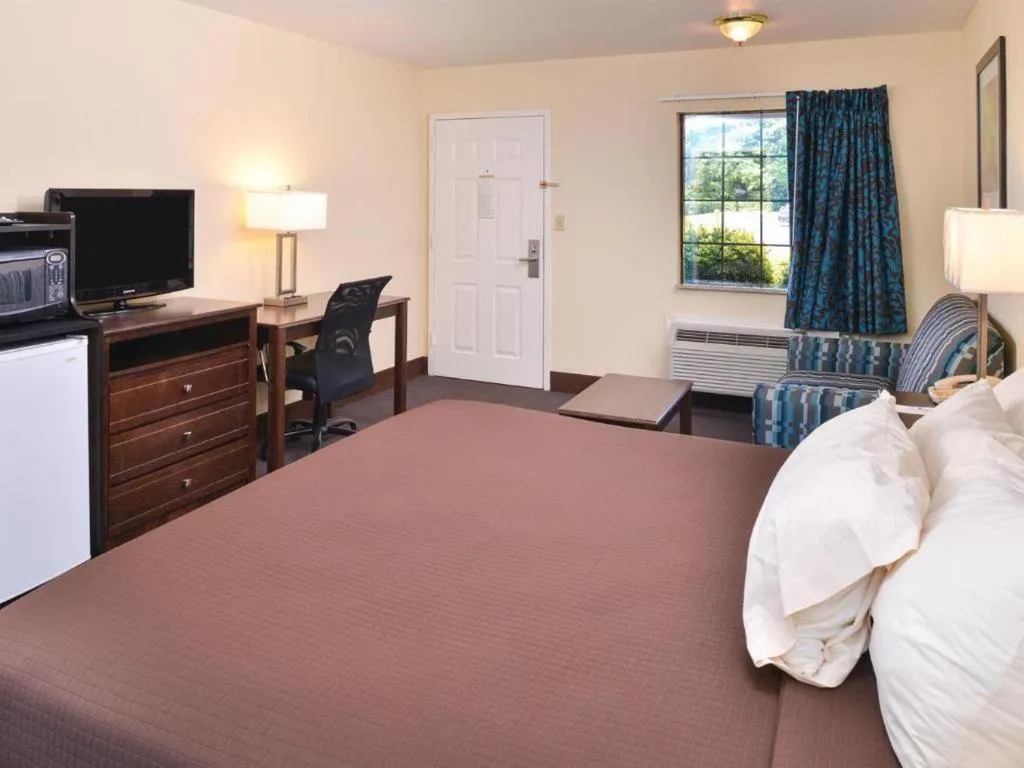 Bed in Americas Best Value Inn Batesville