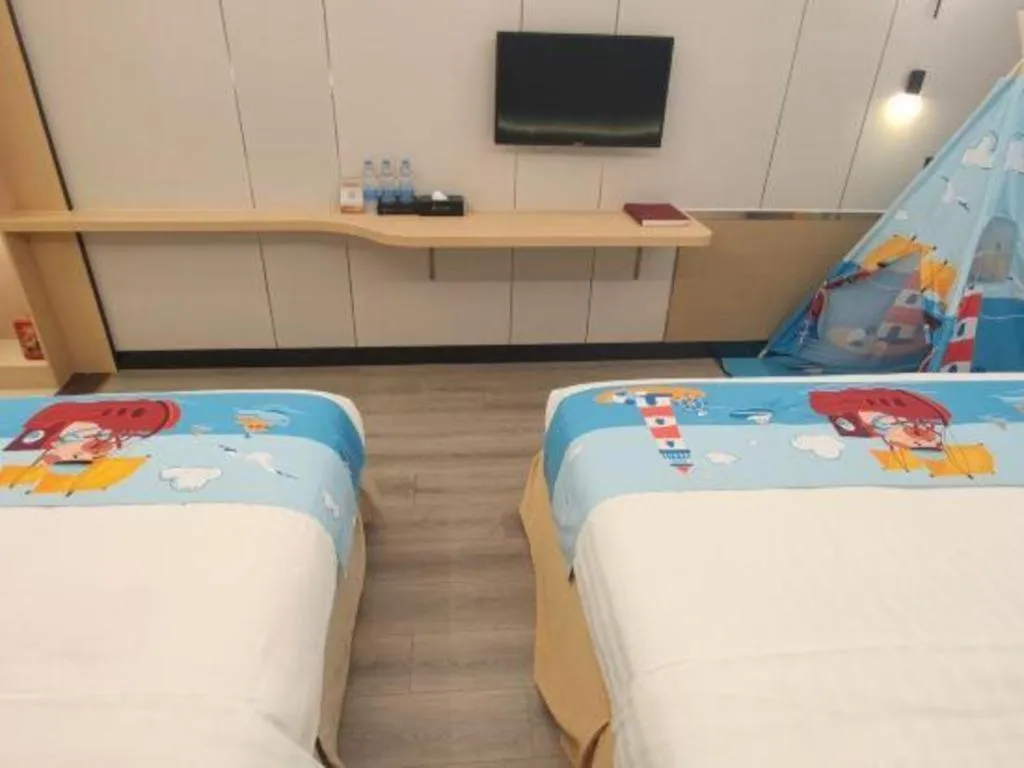 Bed in Zhenxing Hotel