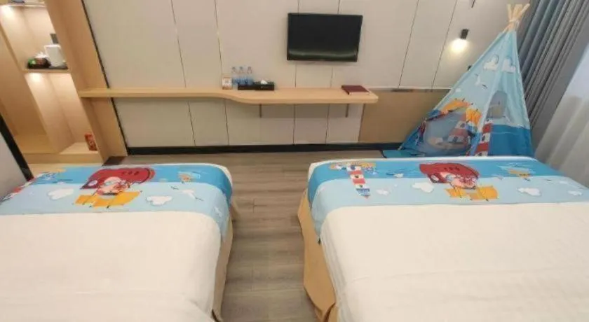 Bed in Zhenxing Hotel