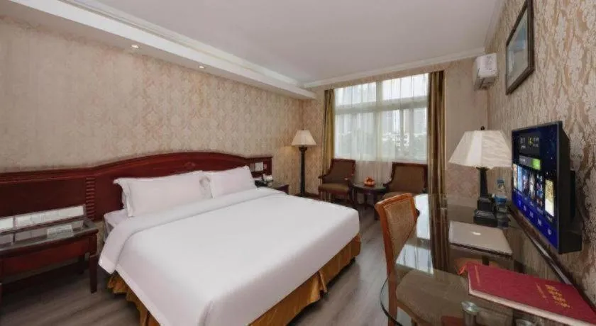 Bed in Zhenxing Hotel