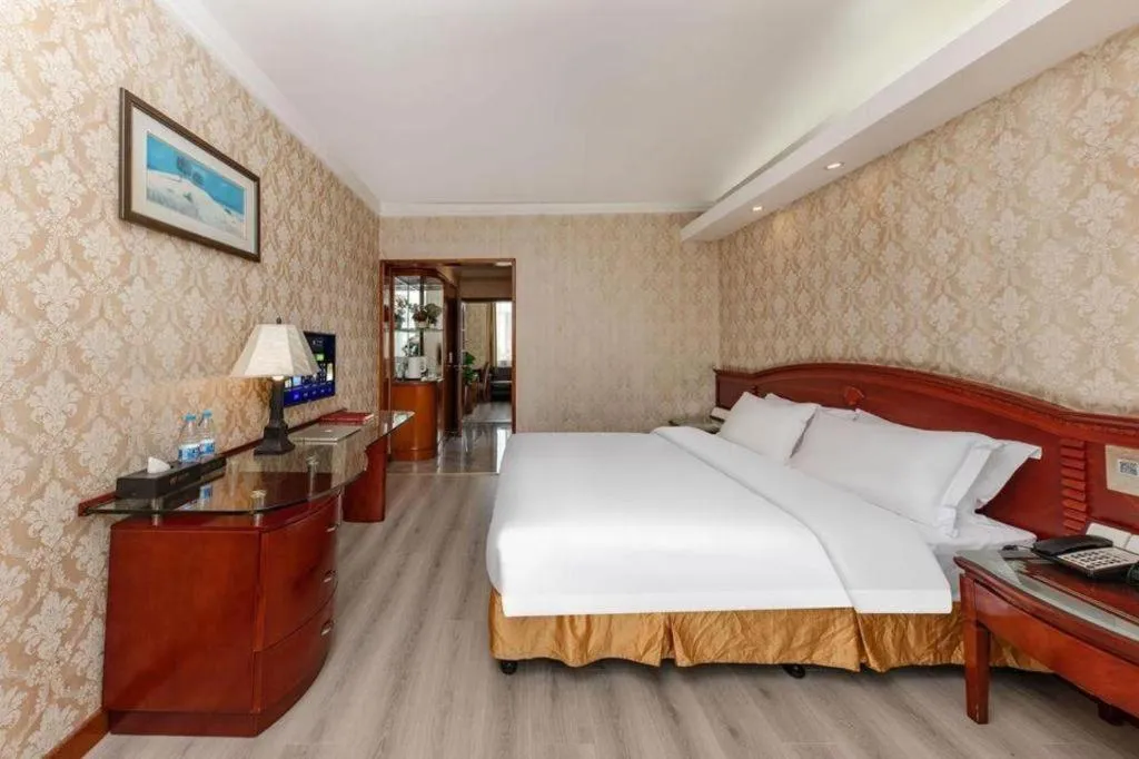 Bed in Zhenxing Hotel