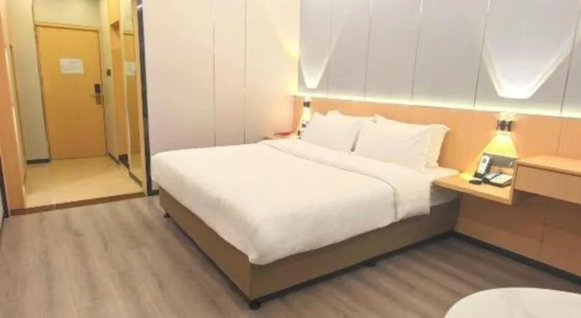 Bed in Zhenxing Hotel