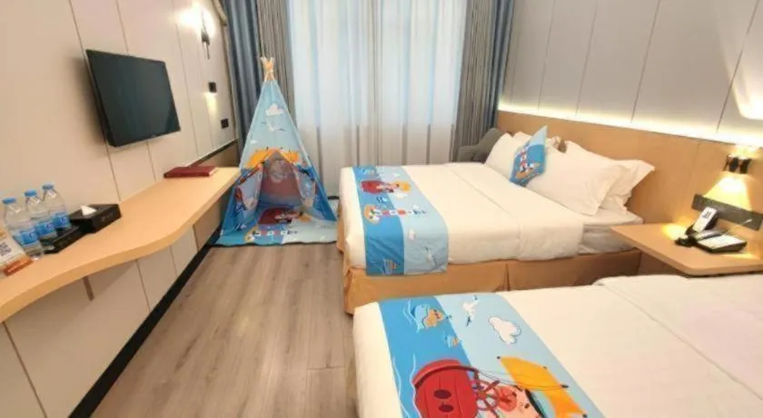 Bed in Zhenxing Hotel
