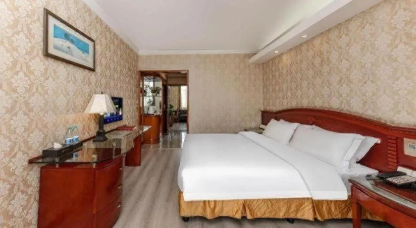 Bed in Zhenxing Hotel