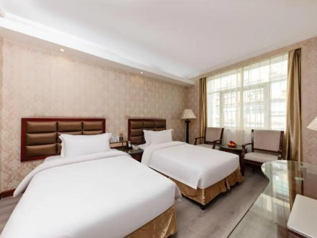 Bed in Zhenxing Hotel