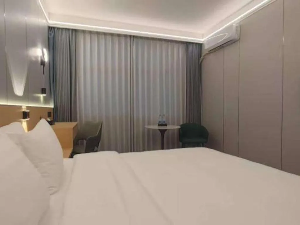 Bed in Zhenxing Hotel