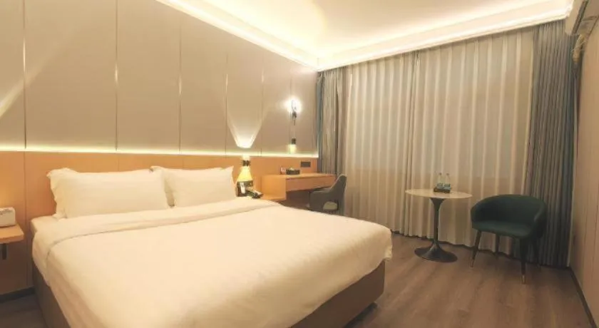 Bed in Zhenxing Hotel