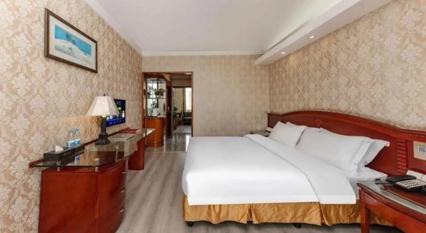 Bed in Zhenxing Hotel