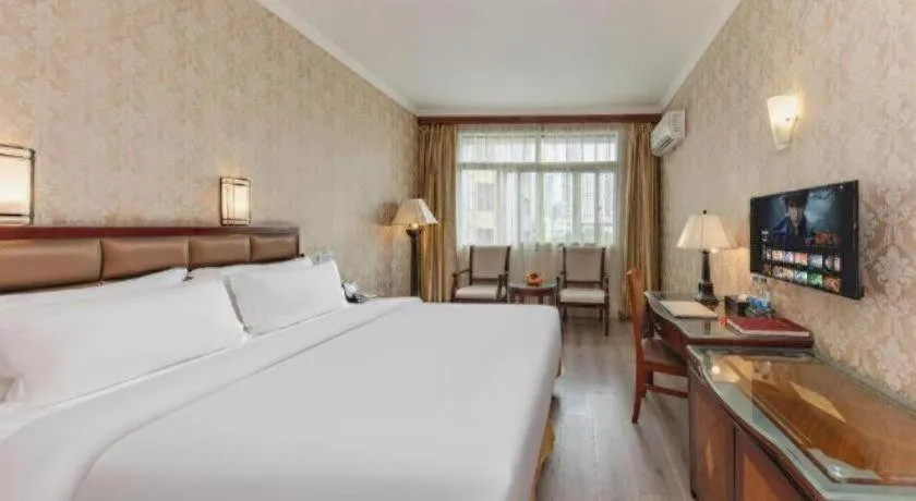 Bed in Zhenxing Hotel