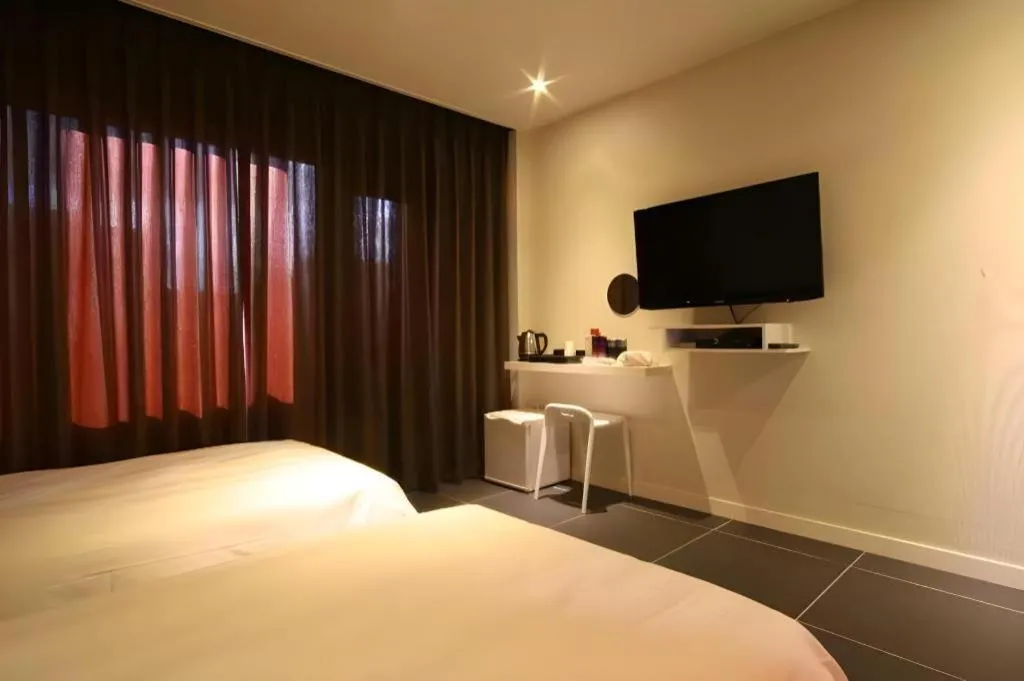 At Noon Hotel in Jeju