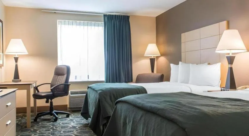 Bed in Quality Inn Geneseo