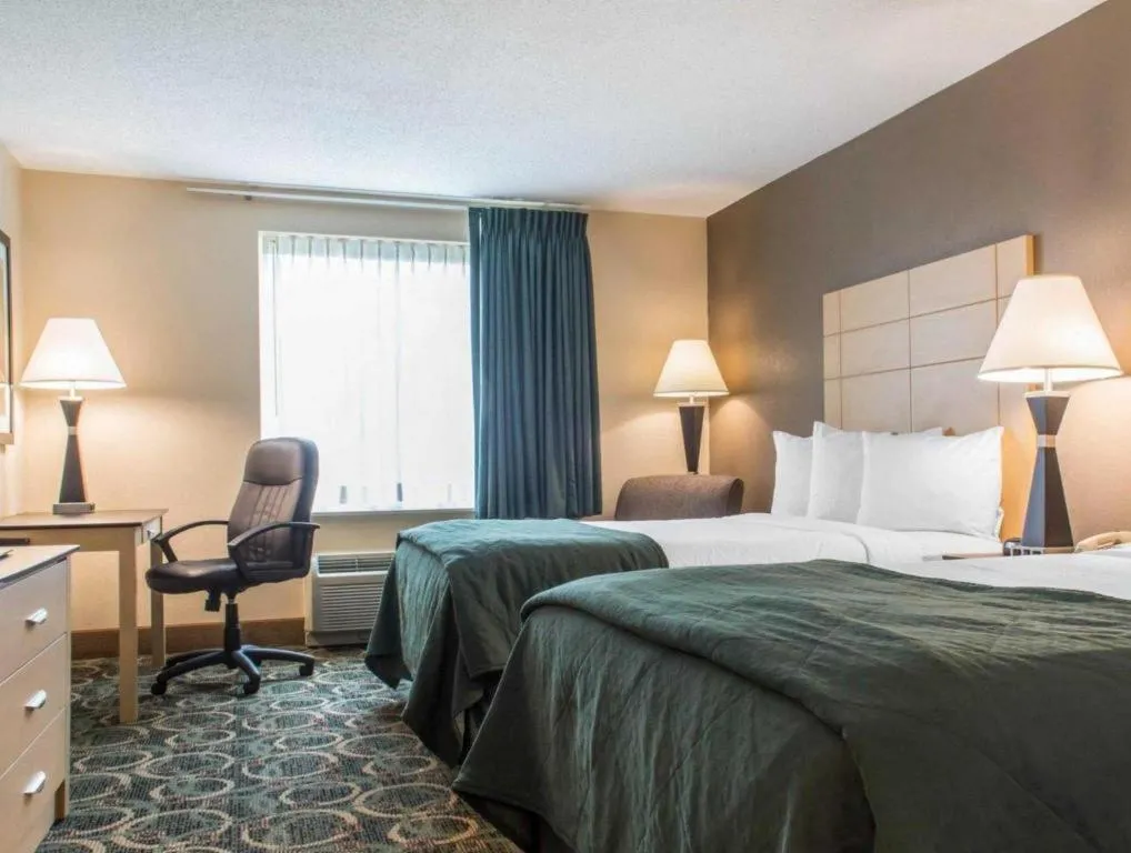 Bed in Quality Inn Geneseo