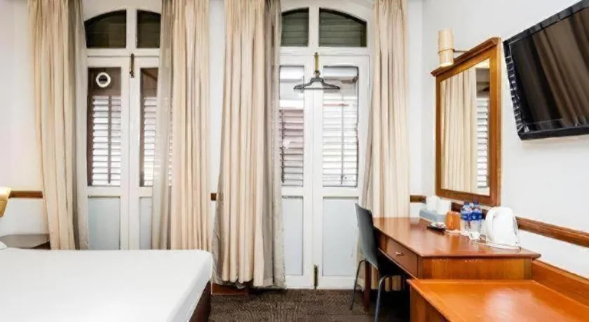 Bed in Four Chain View Hotel