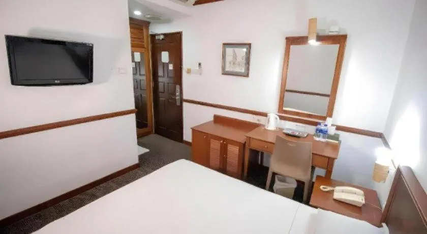 Bed in Four Chain View Hotel