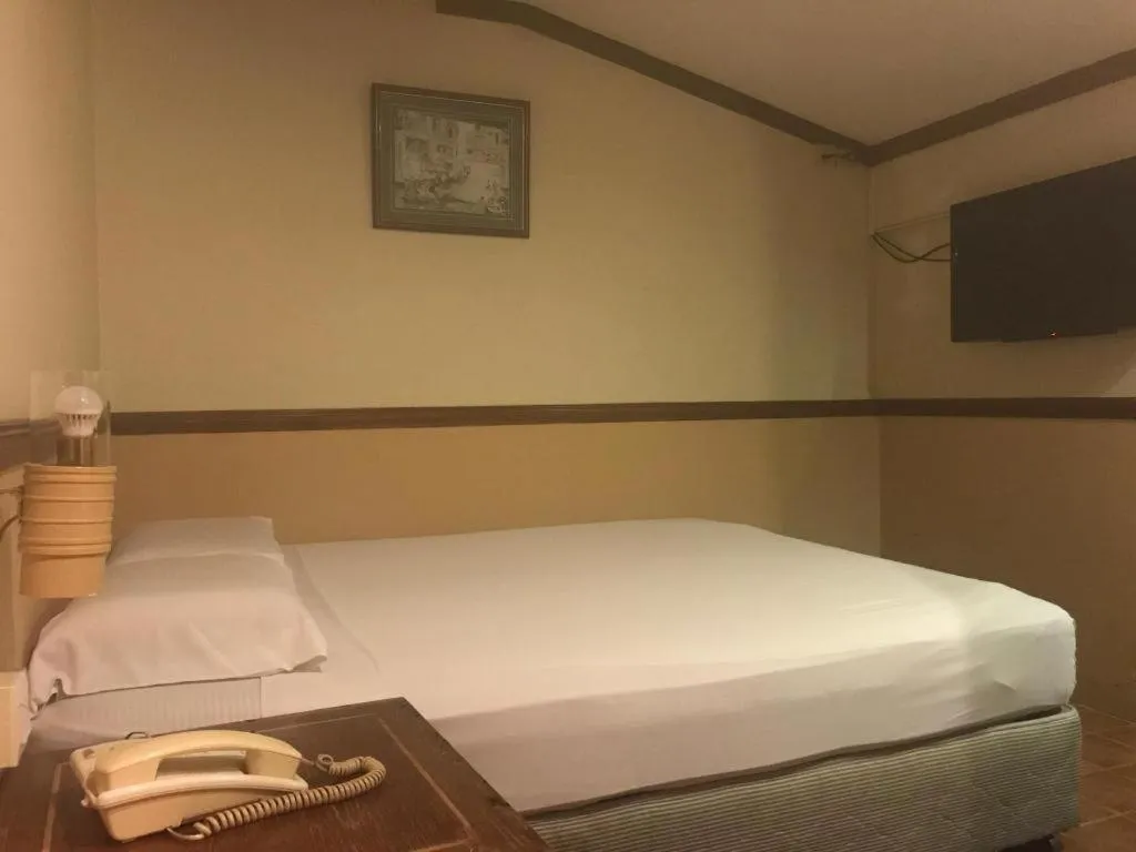 Bed in Four Chain View Hotel