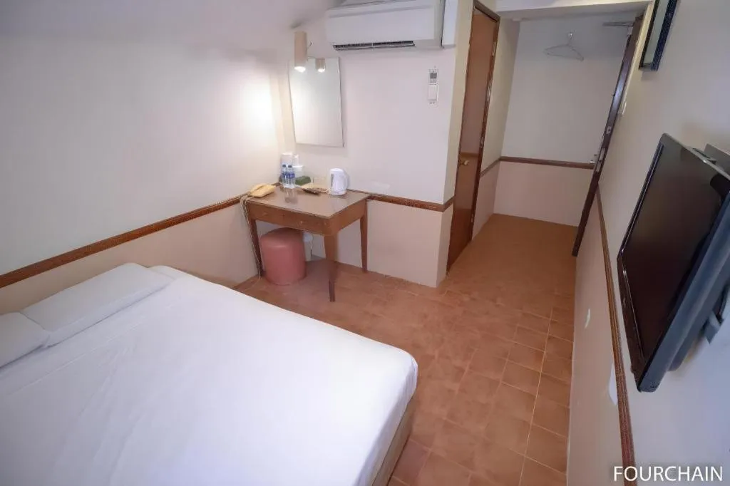 Bed in Four Chain View Hotel