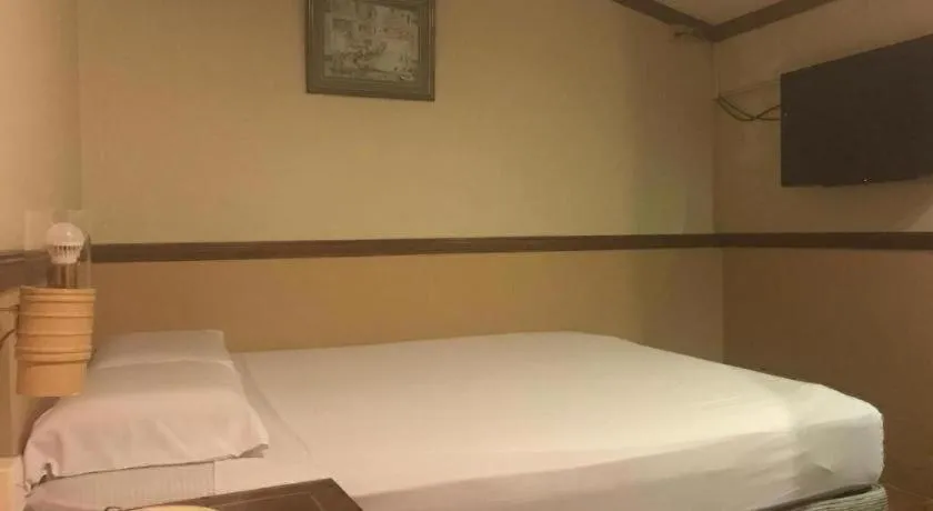 Bed in Four Chain View Hotel