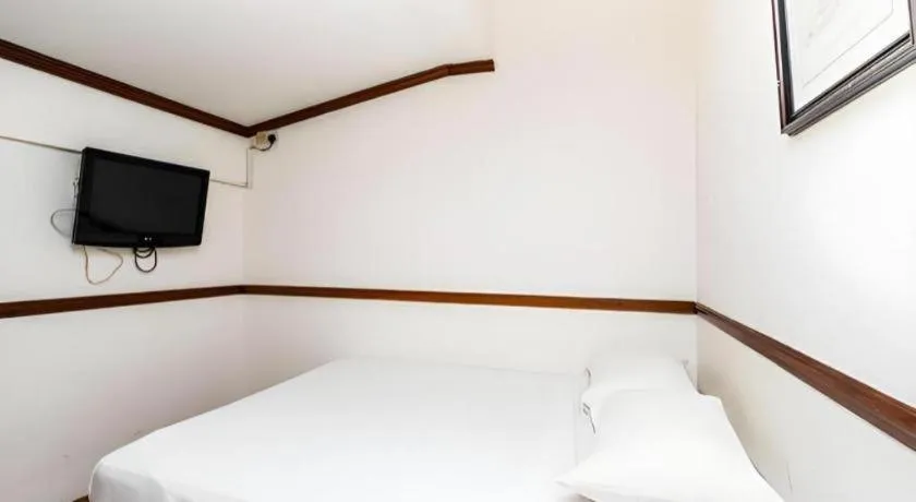 Bed in Four Chain View Hotel