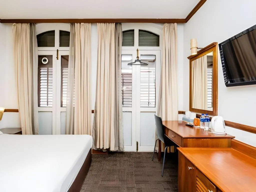 Bed in Four Chain View Hotel