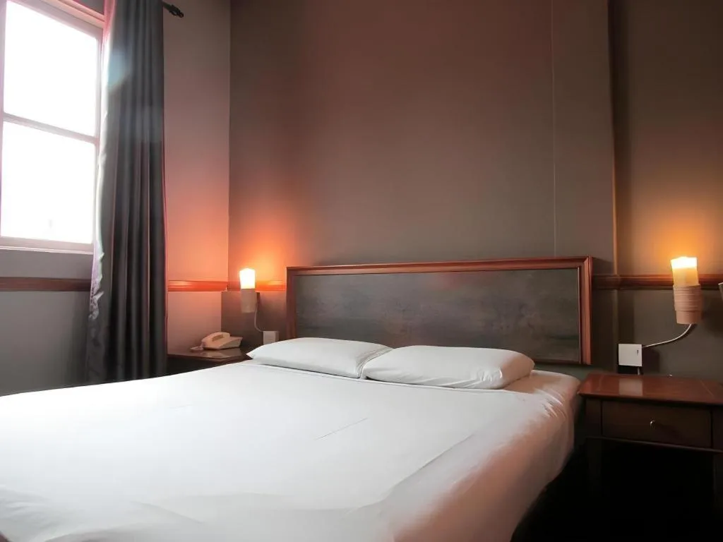 Bed in Four Chain View Hotel