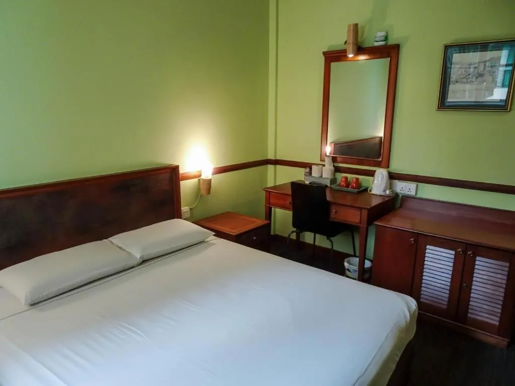 Bed in Four Chain View Hotel