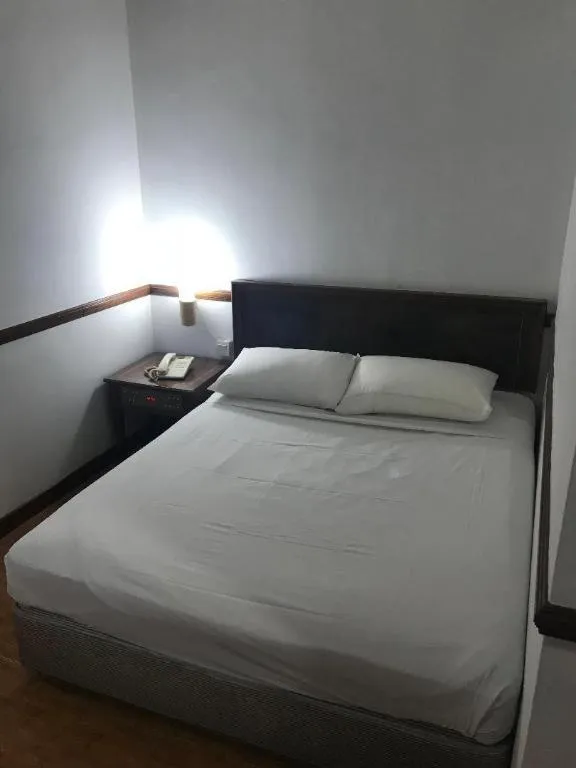 Bed in Four Chain View Hotel